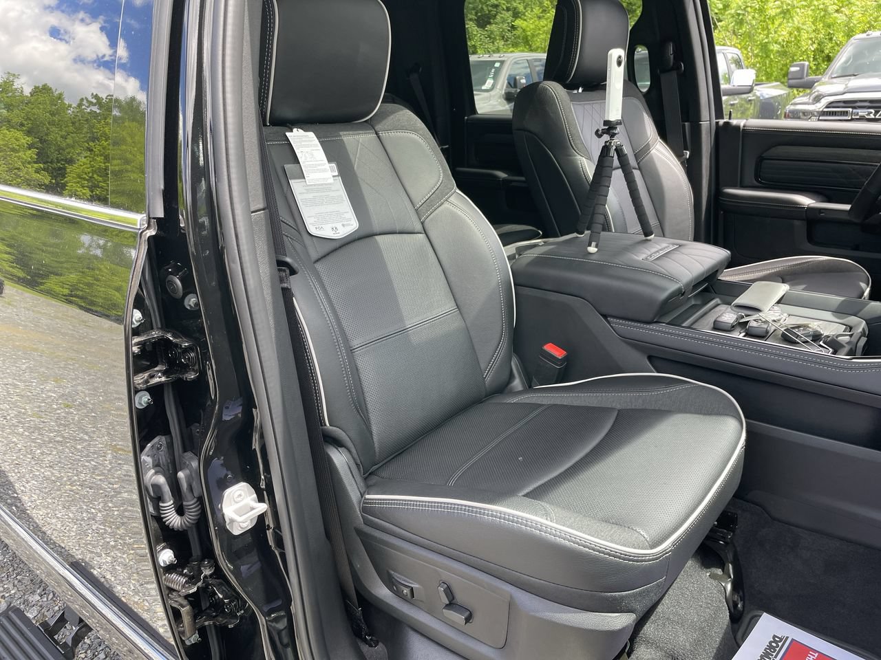 New 2026 RAM 3500 Limited AWD/4WD image 25