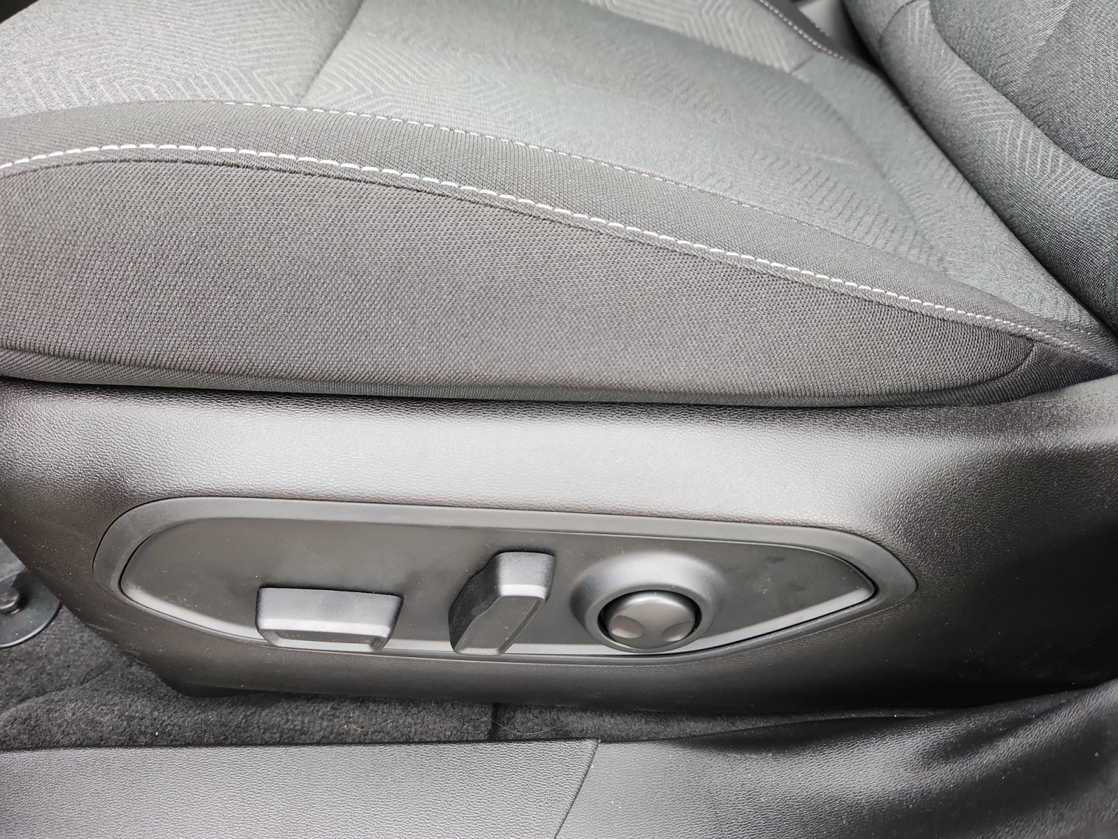 New 2026 Jeep Cherokee Laredo AWD/4WD image 18