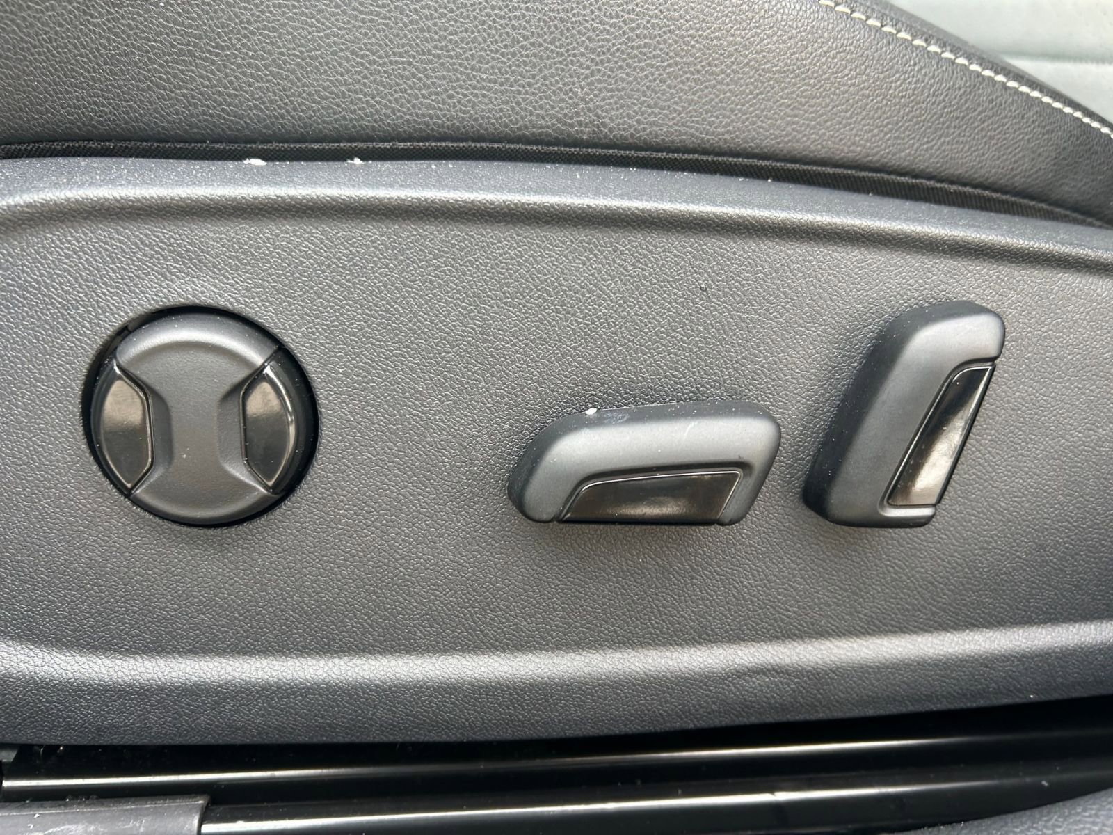 Used 2025 Volkswagen Jetta SE image 23