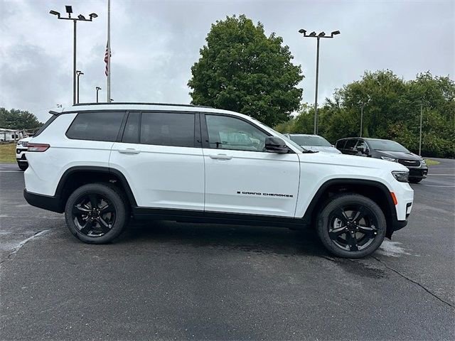 New 2025 Jeep Grand Cherokee L Altitude image 9