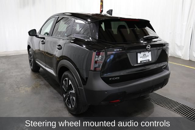 Used 2025 Nissan Kicks SV AWD/4WD image 5