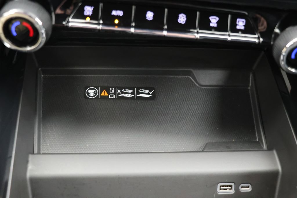 Used 2025 Chevrolet Suburban Z71 AWD/4WD image 24
