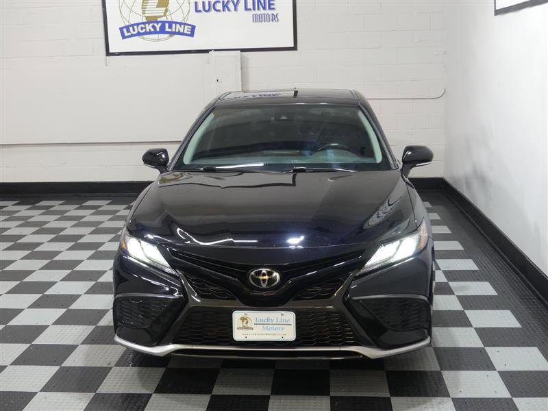 Used 2022 Toyota Camry XSE image 3