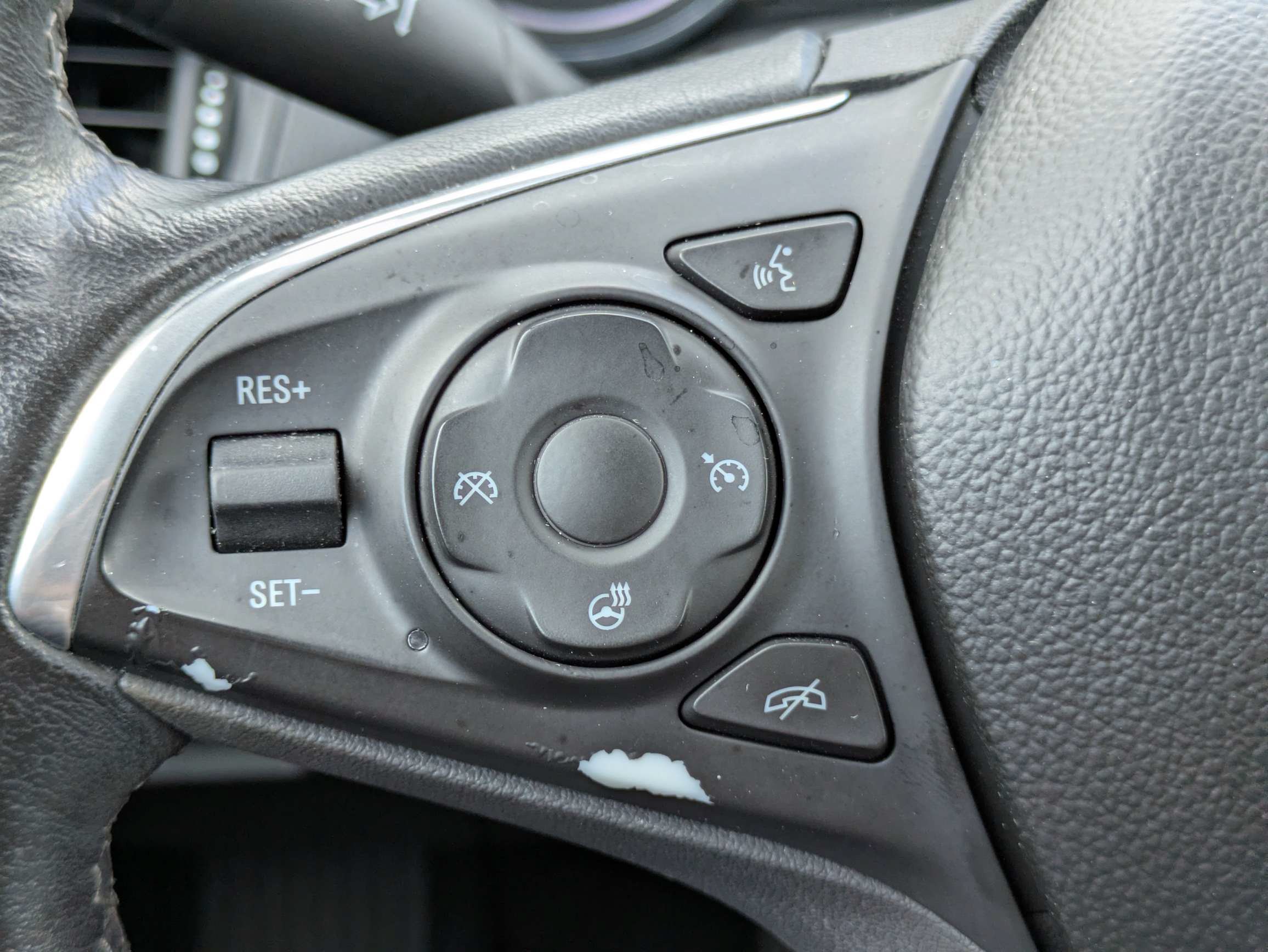 Used 2020 Buick Envision Essence FWD image 14