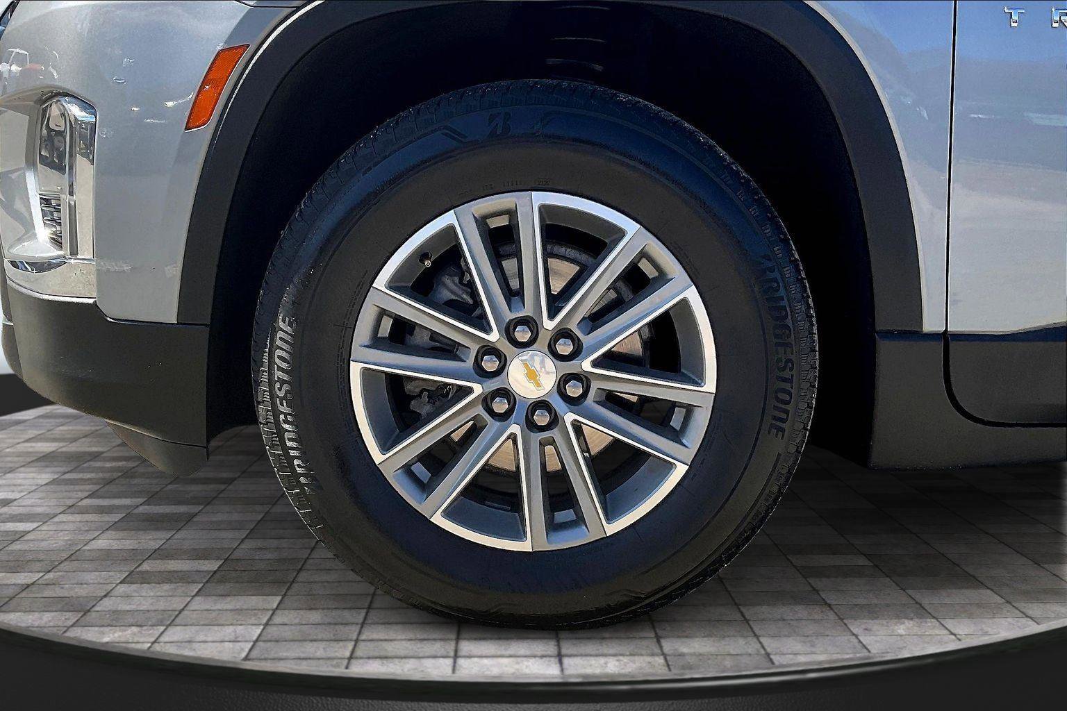 Used 2023 Chevrolet Traverse LT image 10
