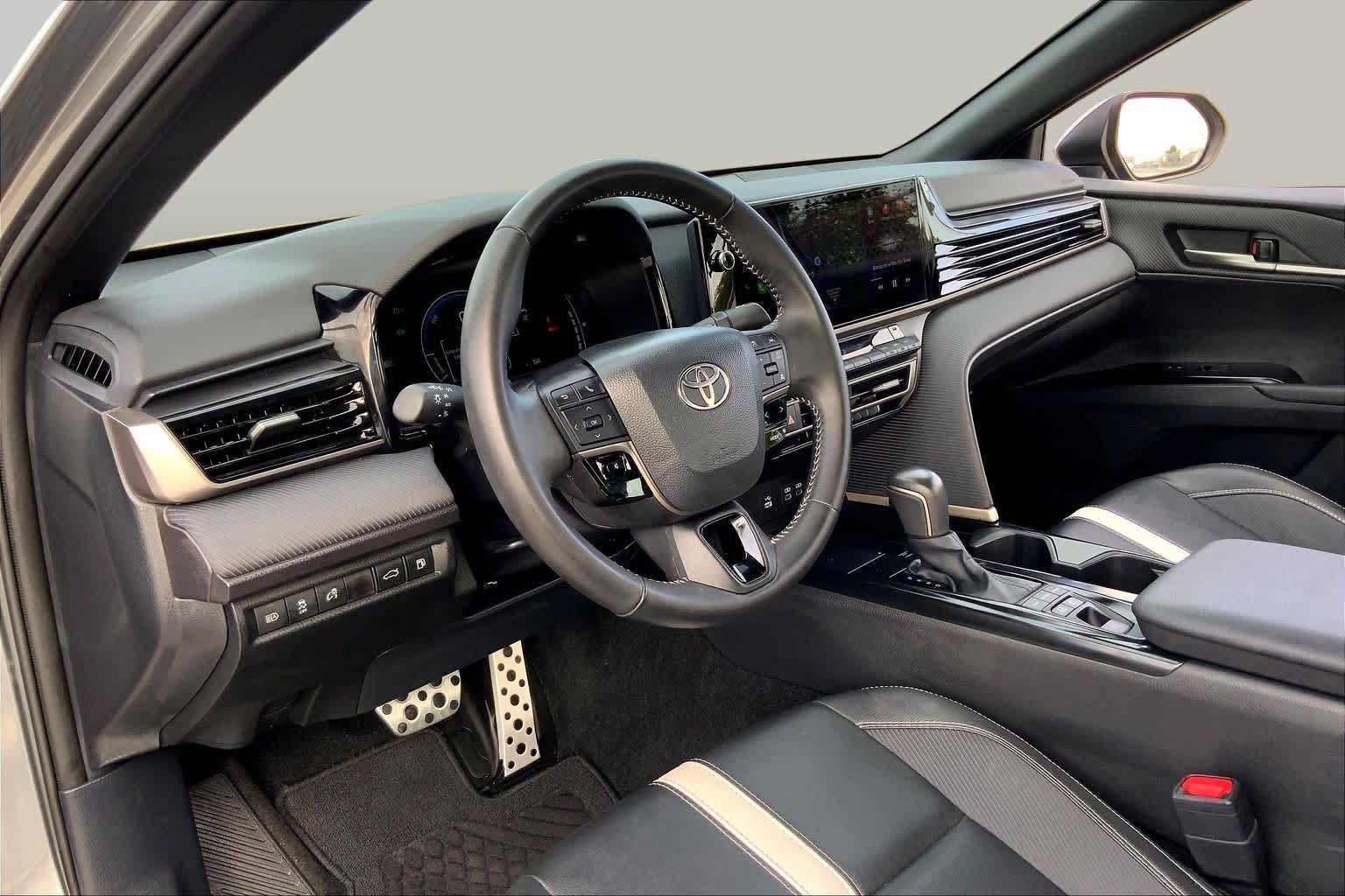 Used 2026 Toyota Camry SE w/ Multimedia Upgrade Package FWD image 17