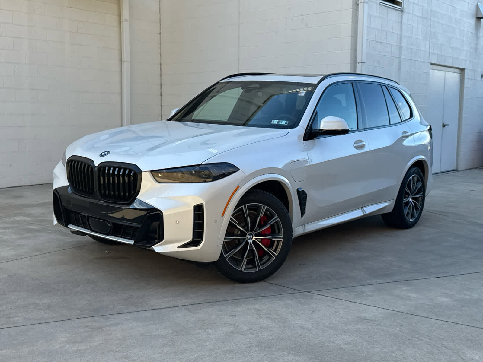 New 2026 BMW X5 xDrive50e w/ M Sport Package AWD/4WD image 1