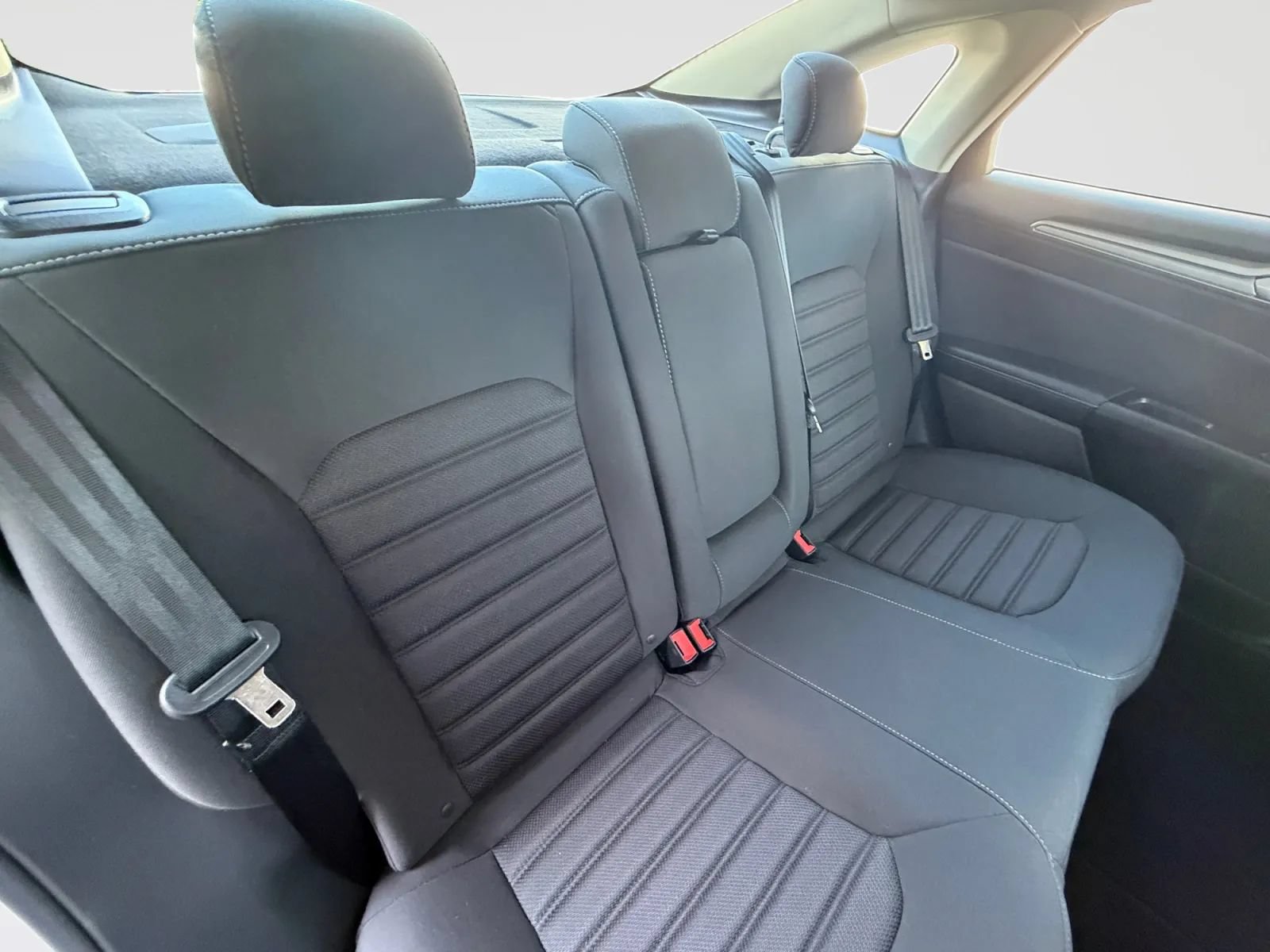 Used 2017 Ford Fusion SE w/ Fusion SE Technology Package FWD image 18