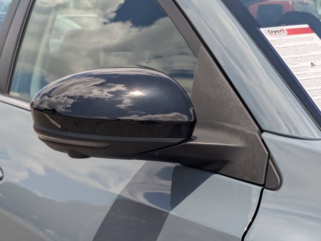 Used 2025 Nissan Sentra SR w/ SR Premium Package FWD image 13