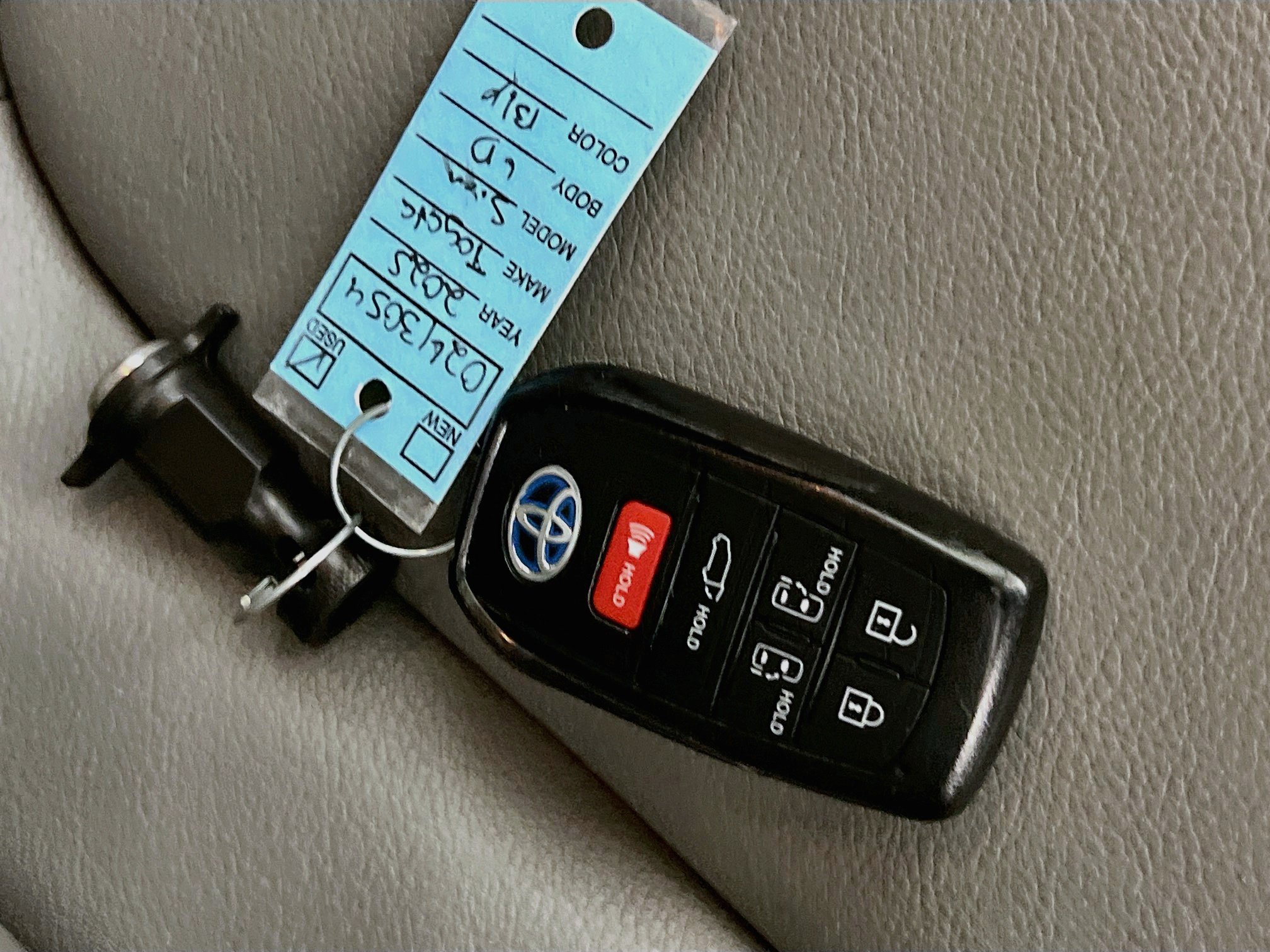 Used 2025 Toyota Sienna XLE FWD image 36