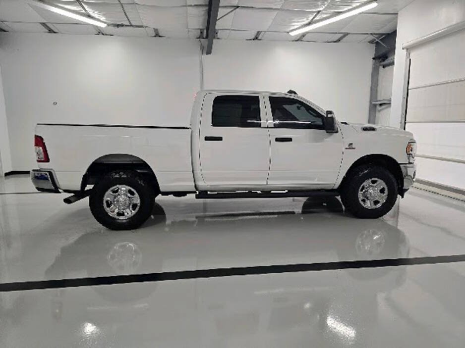 Used 2024 RAM 2500 Tradesman w/ Chrome Appearance Group AWD/4WD image 11
