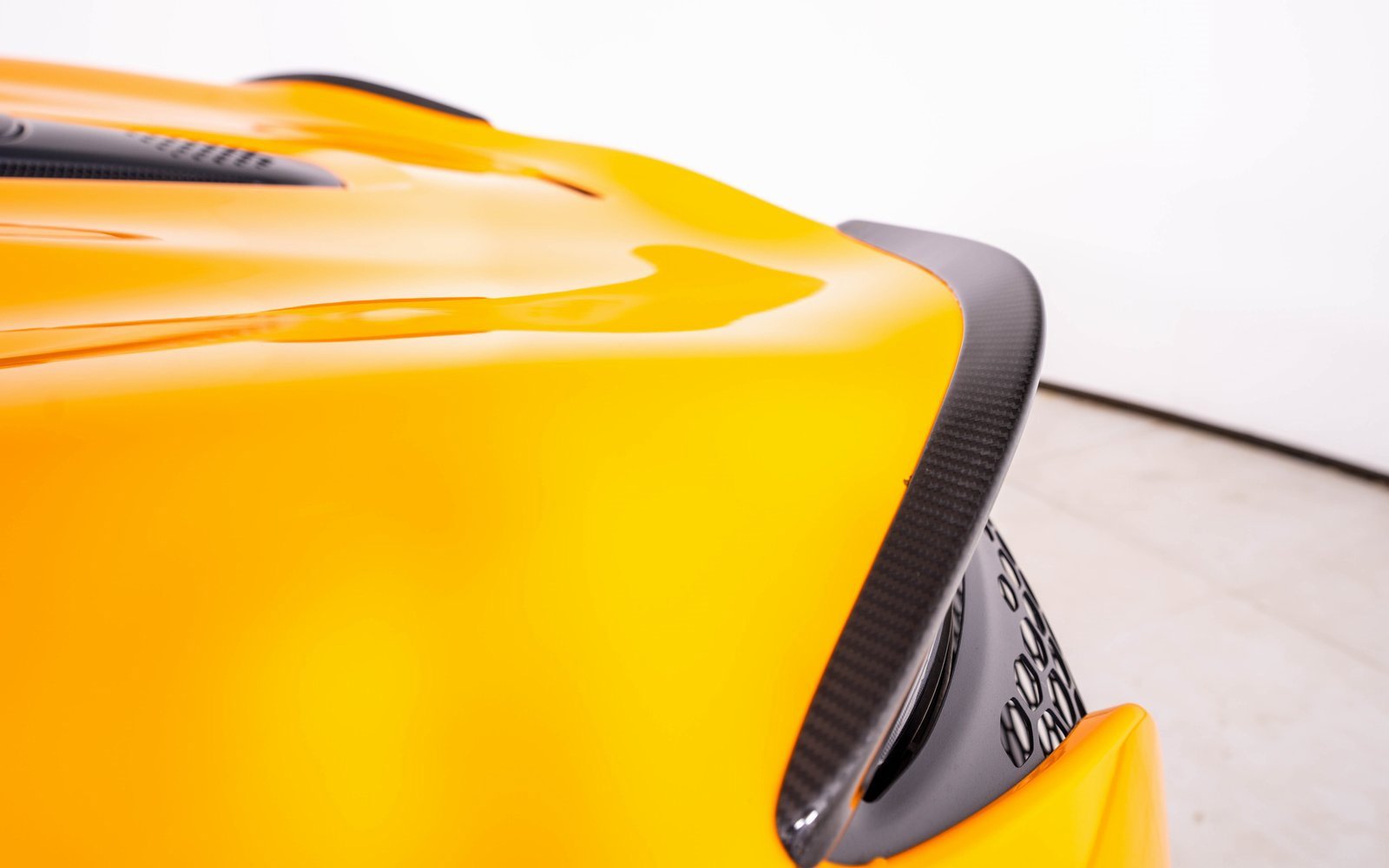 Used 2024 McLaren Artura image 12