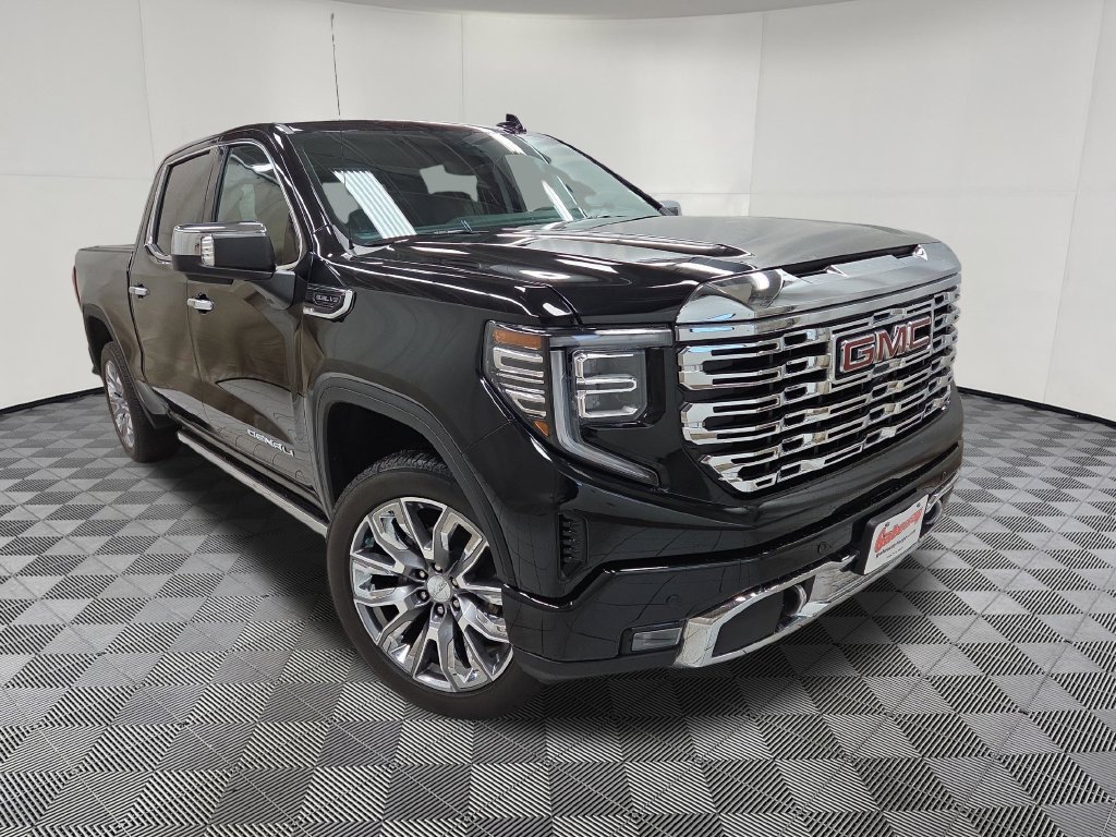 Used 2025 GMC Sierra 1500 Denali w/ Denali Reserve Package AWD/4WD image 3