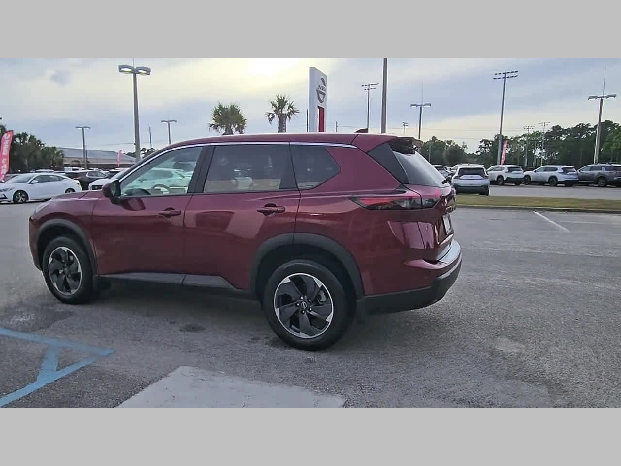 Used 2025 Nissan Rogue SV FWD image 30