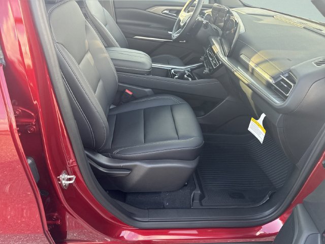 New 2027 Chevrolet Traverse LT w/ Driver Confidence Package FWD image 9