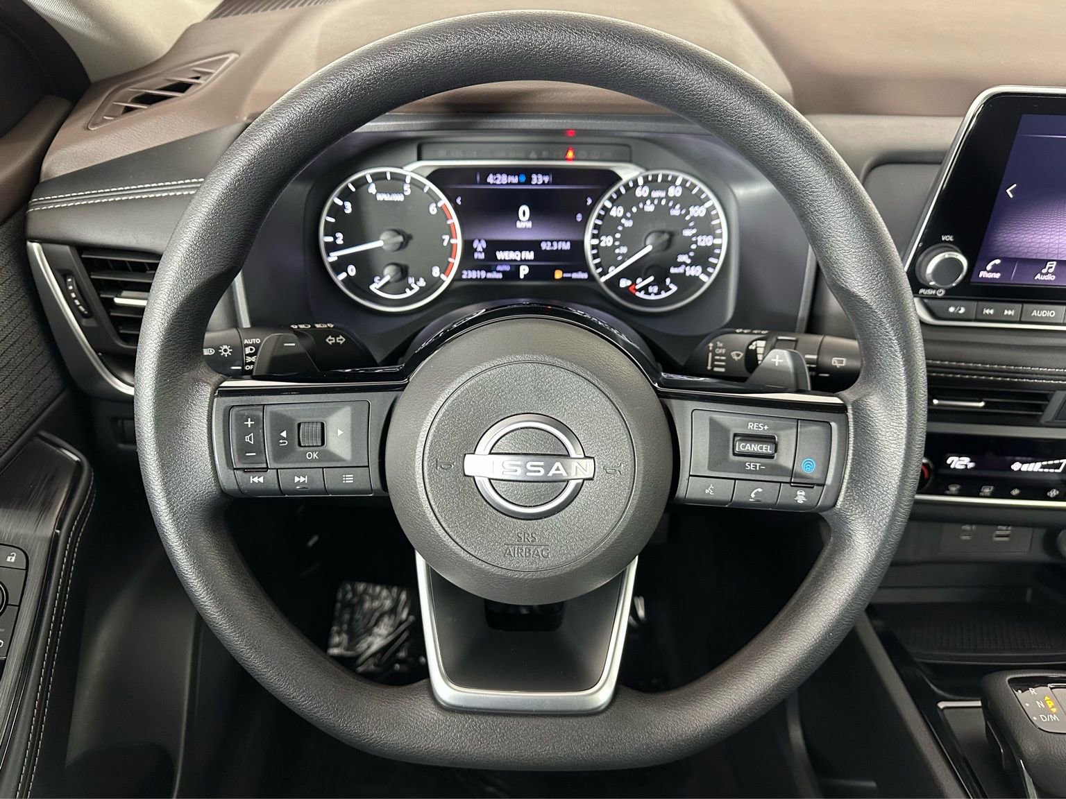 Used 2023 Nissan Rogue SV image 9