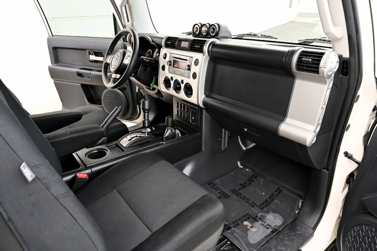Used 2013 Toyota FJ Cruiser 4WD image 14