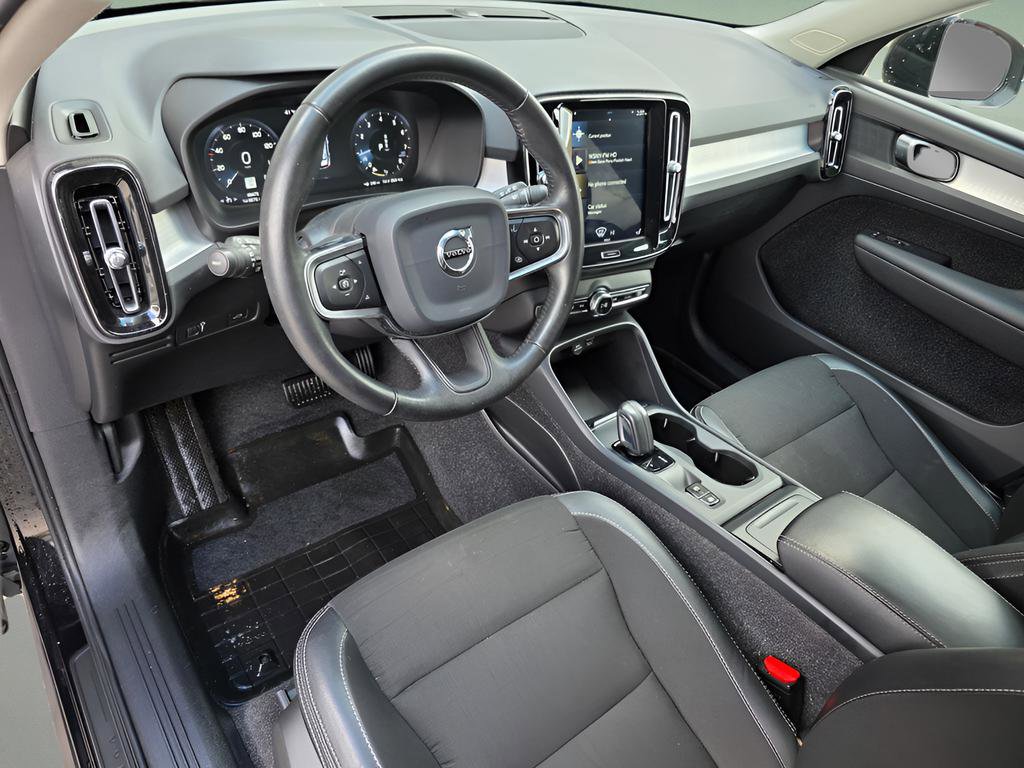 Used 2020 Volvo XC40 T5 Momentum image 21
