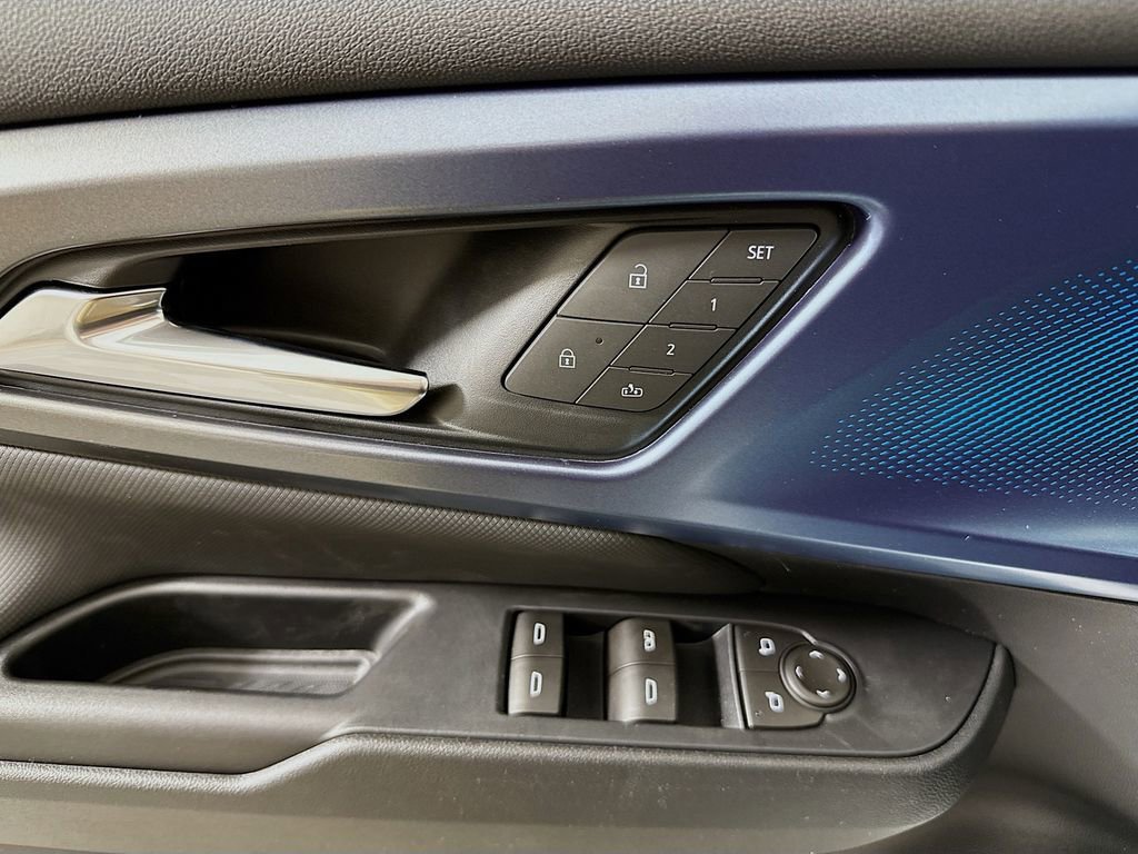 New 2026 Chevrolet Equinox EV LT image 18