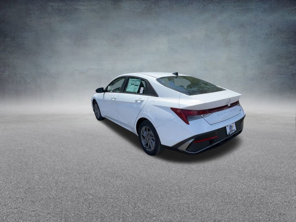 Used 2025 Hyundai Elantra Blue image 19