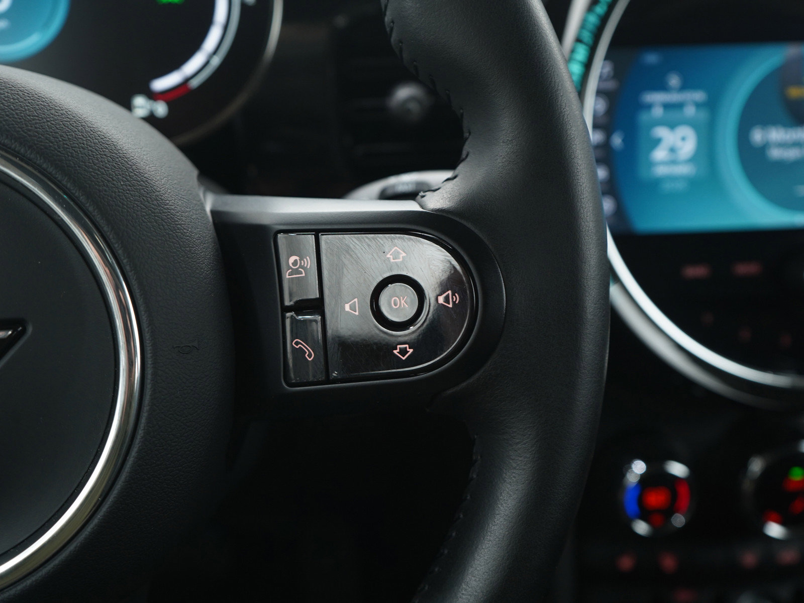 Used 2024 MINI Cooper 2-Door Hardtop image 26