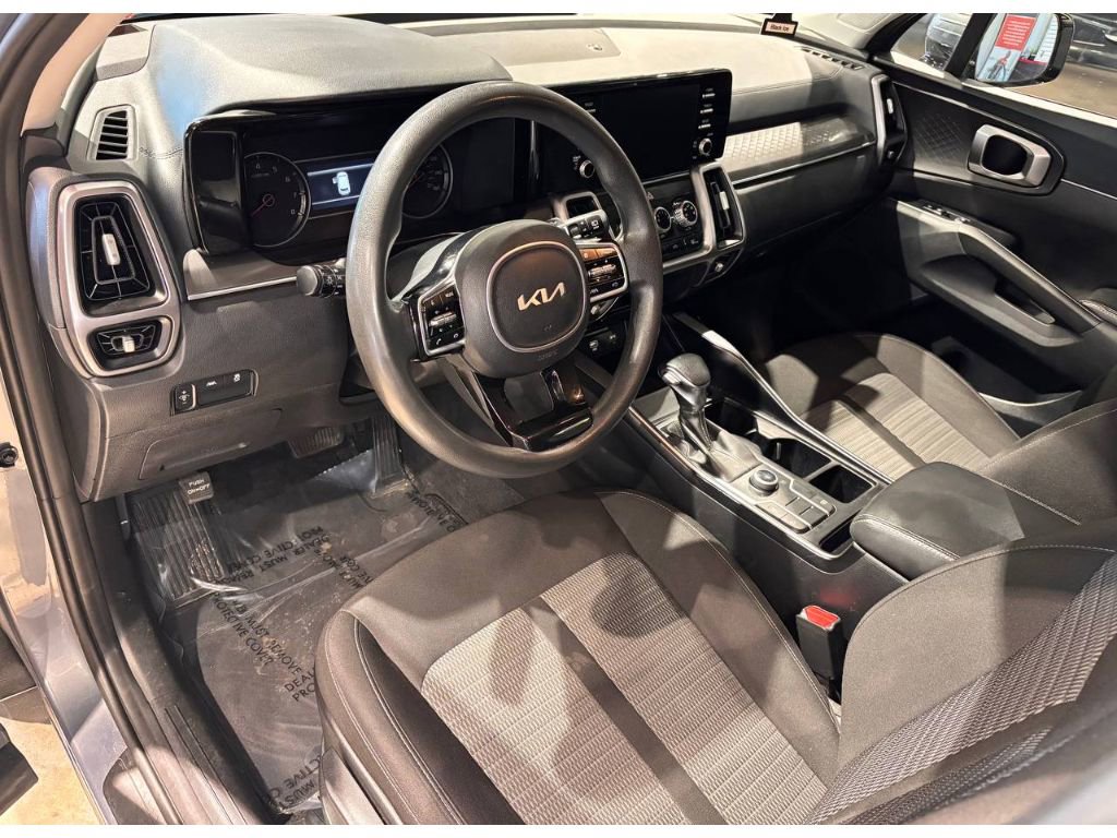 Used 2023 Kia Sorento LX AWD/4WD image 13