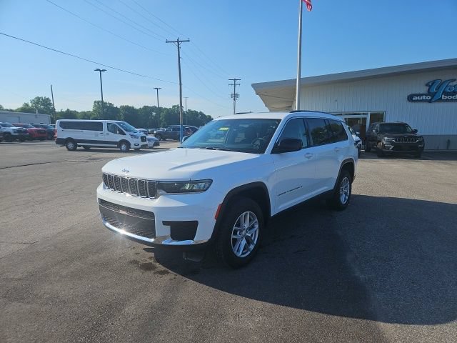 Used 2024 Jeep Grand Cherokee L Laredo AWD/4WD image 2