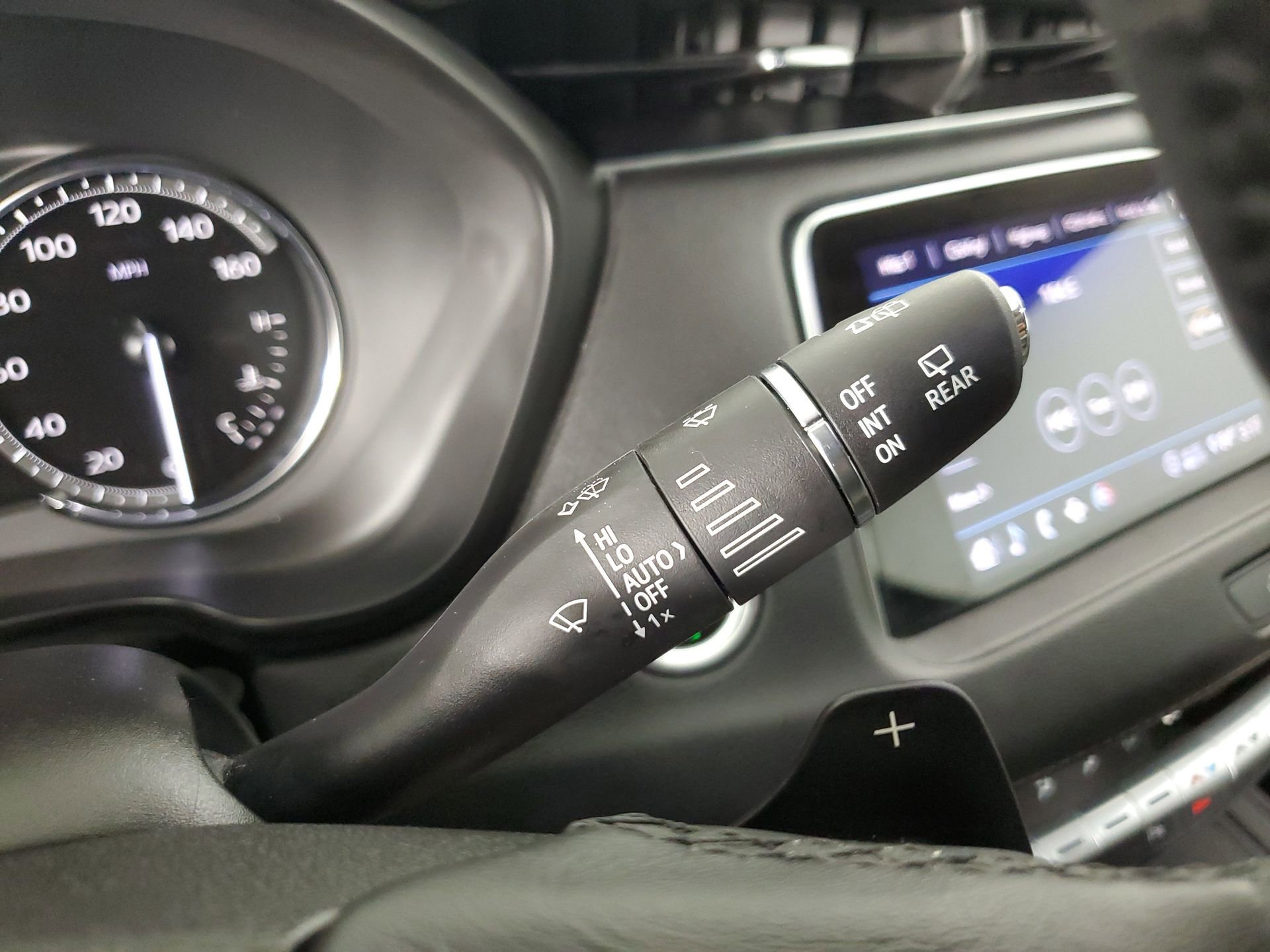 Used 2020 Cadillac XT4 Premium Luxury image 34