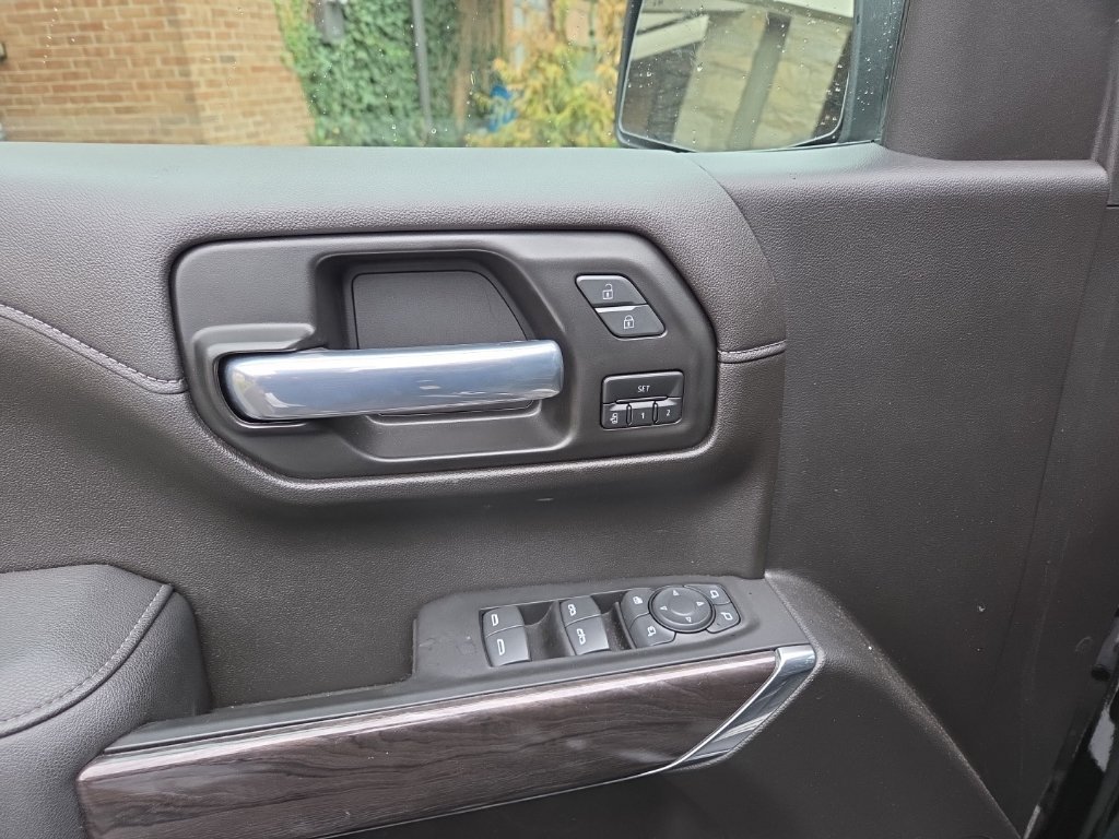Used 2022 Chevrolet Silverado 1500 LTZ RWD image 15