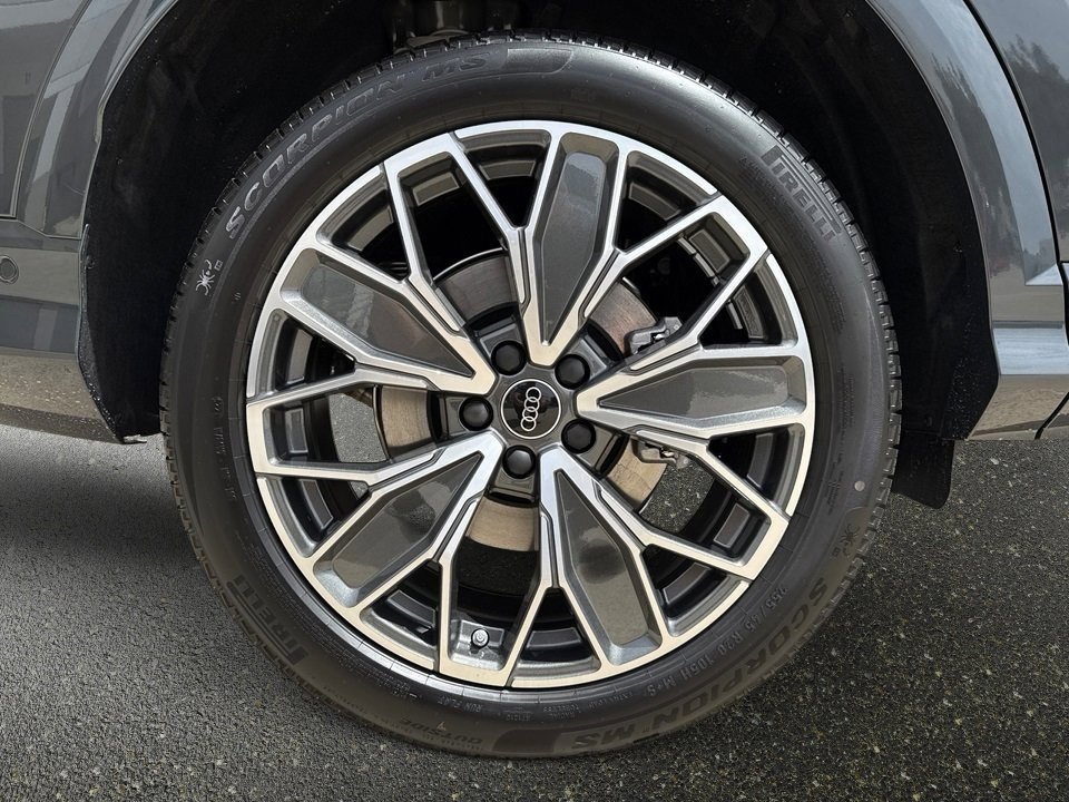 Certified 2025 Audi Q5 2.0T Premium Plus w/ Premium Plus image 8