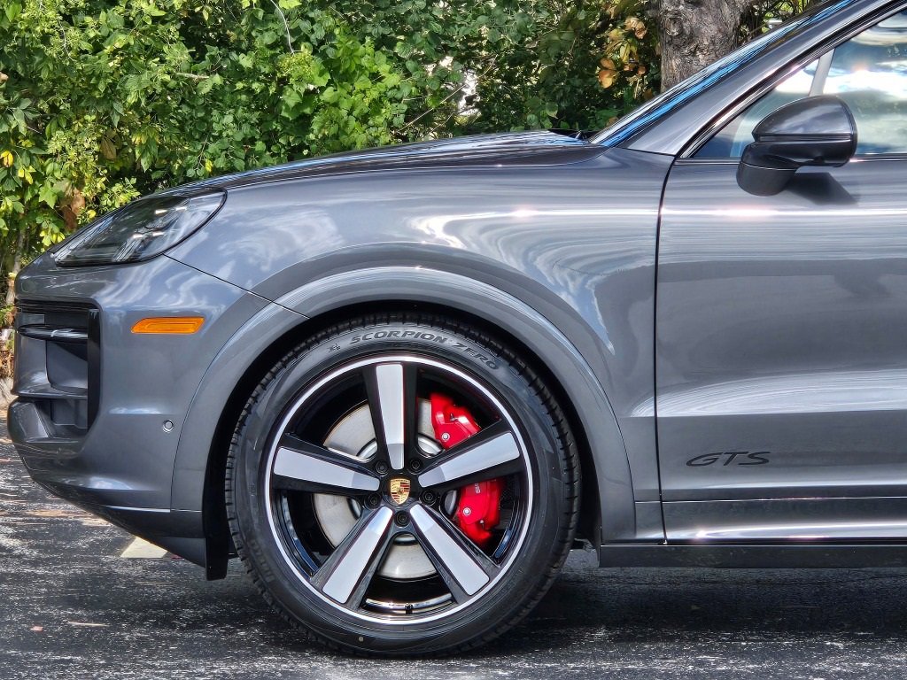 New 2026 Porsche Cayenne GTS image 12