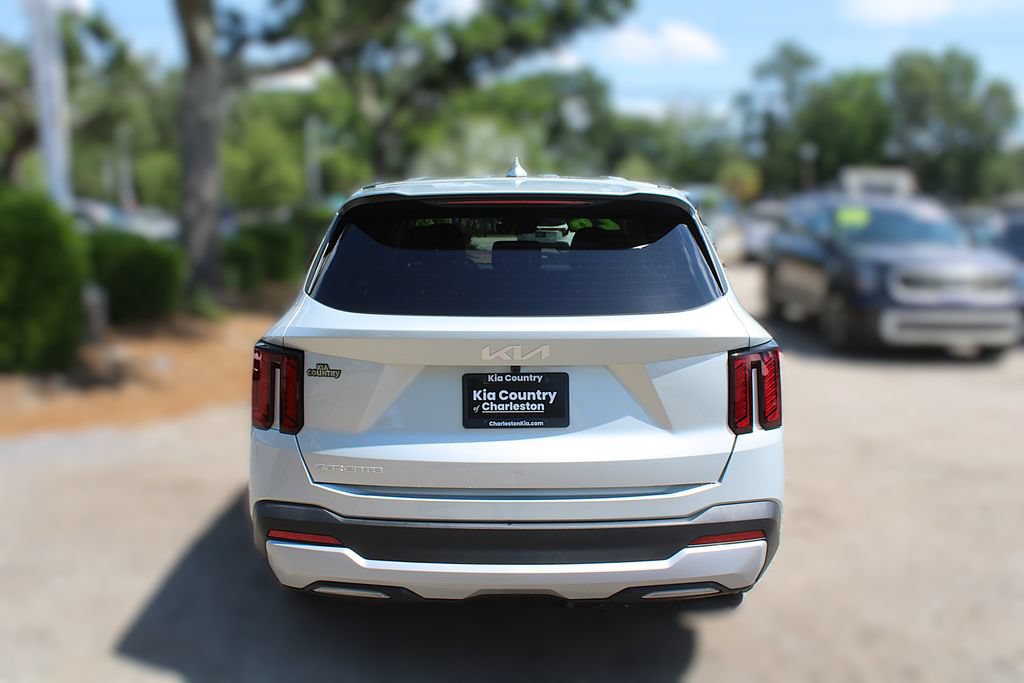 Certified 2026 Kia Sorento LX FWD image 8