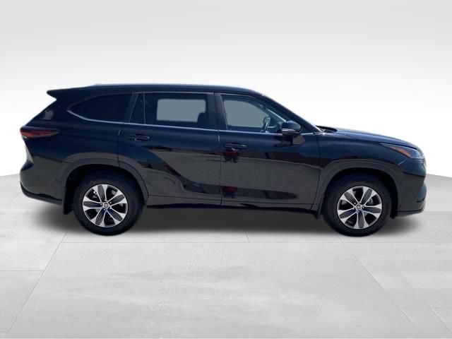 Certified 2025 Toyota Highlander XLE AWD/4WD video 2
