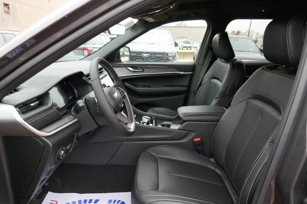 New 2025 Jeep Grand Cherokee L Limited image 14