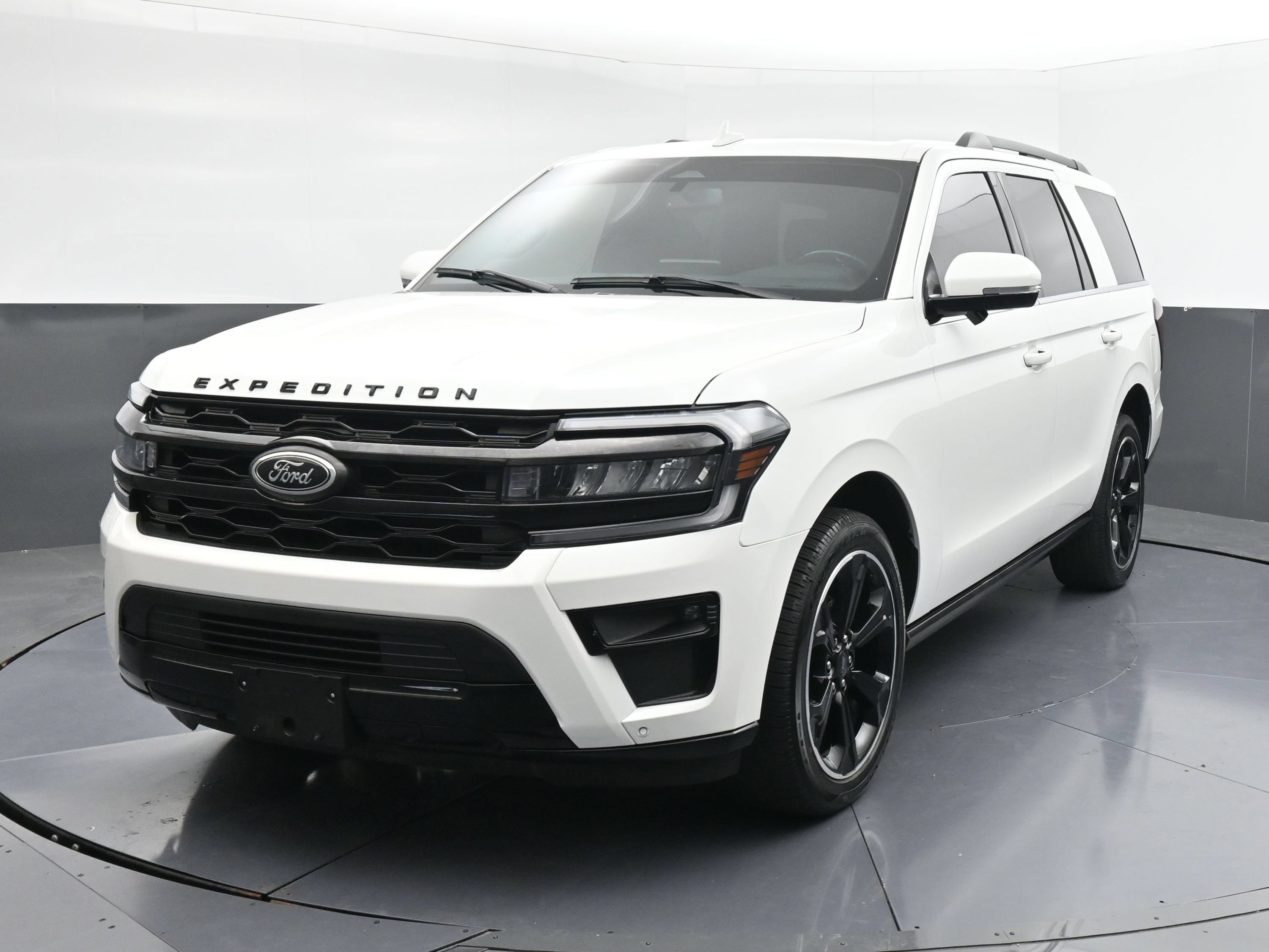 Used 2023 Ford Expedition Limited RWD image 4