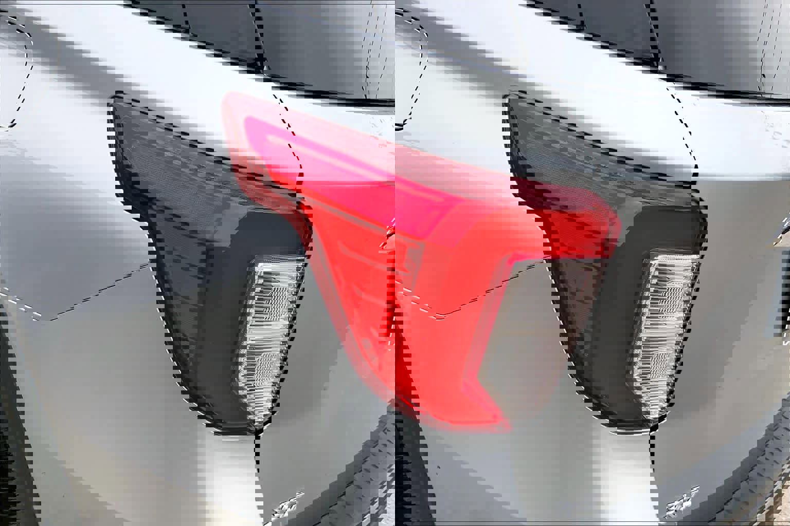 Used 2024 Ford Explorer XLT w/ Equipment Group 202A image 28