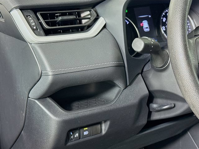 Used 2021 Toyota RAV4 LE AWD/4WD image 19