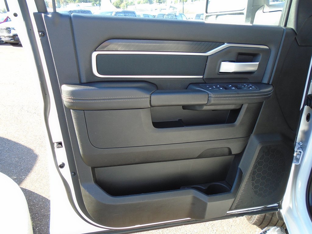 Certified 2025 RAM 2500 Big Horn AWD/4WD image 6