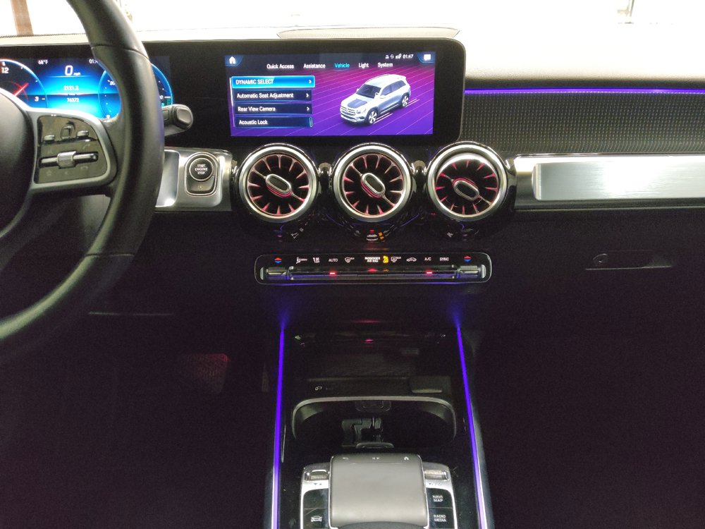 Used 2020 Mercedes-Benz GLB 250 w/ Premium Package image 25