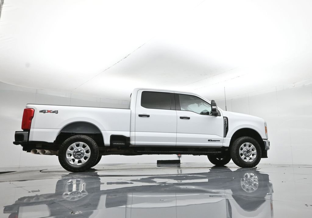 Used 2023 Ford F250 XLT w/ F-250 >10K GVWR Package image 8