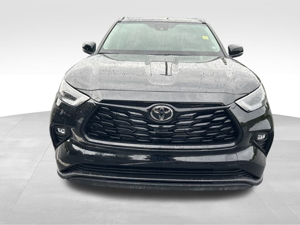 New 2025 Toyota Highlander XLE image 8