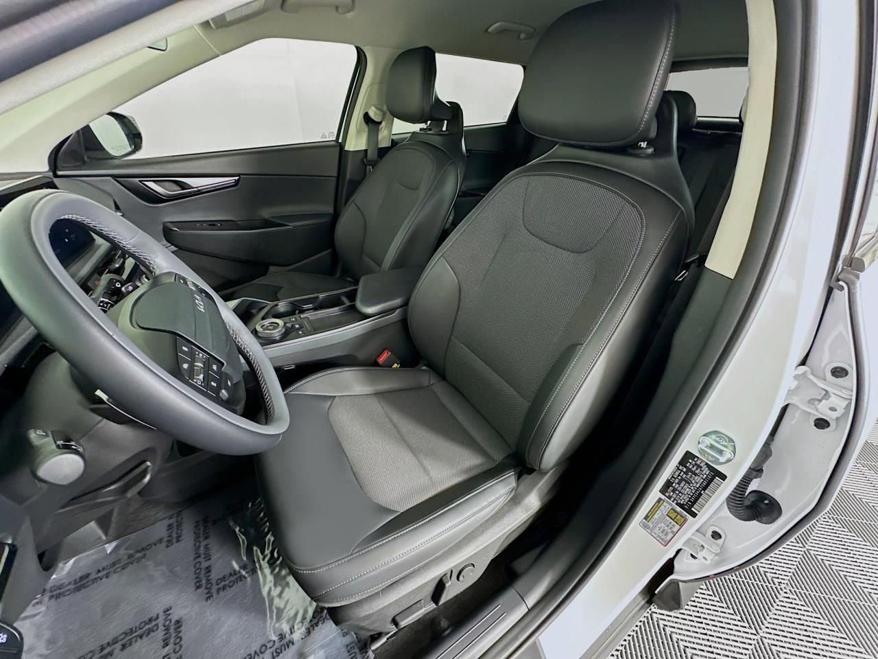 Used 2025 Kia EV6 Light w/ Light LR Technology Package RWD image 32