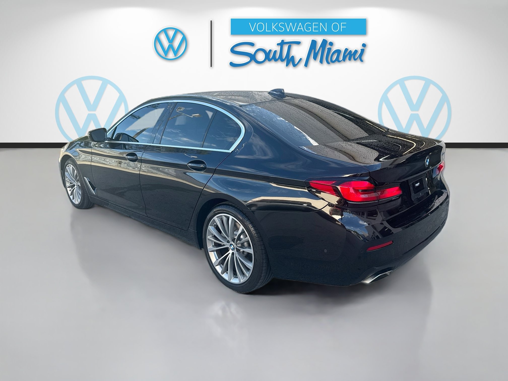 Used 2023 BMW 530i w/ Convenience Package RWD image 5