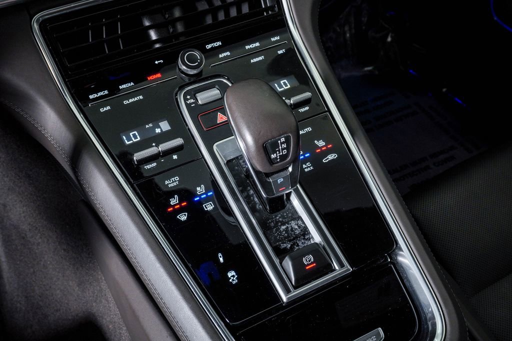 Certified 2023 Porsche Panamera 4 Platinum Edition image 24