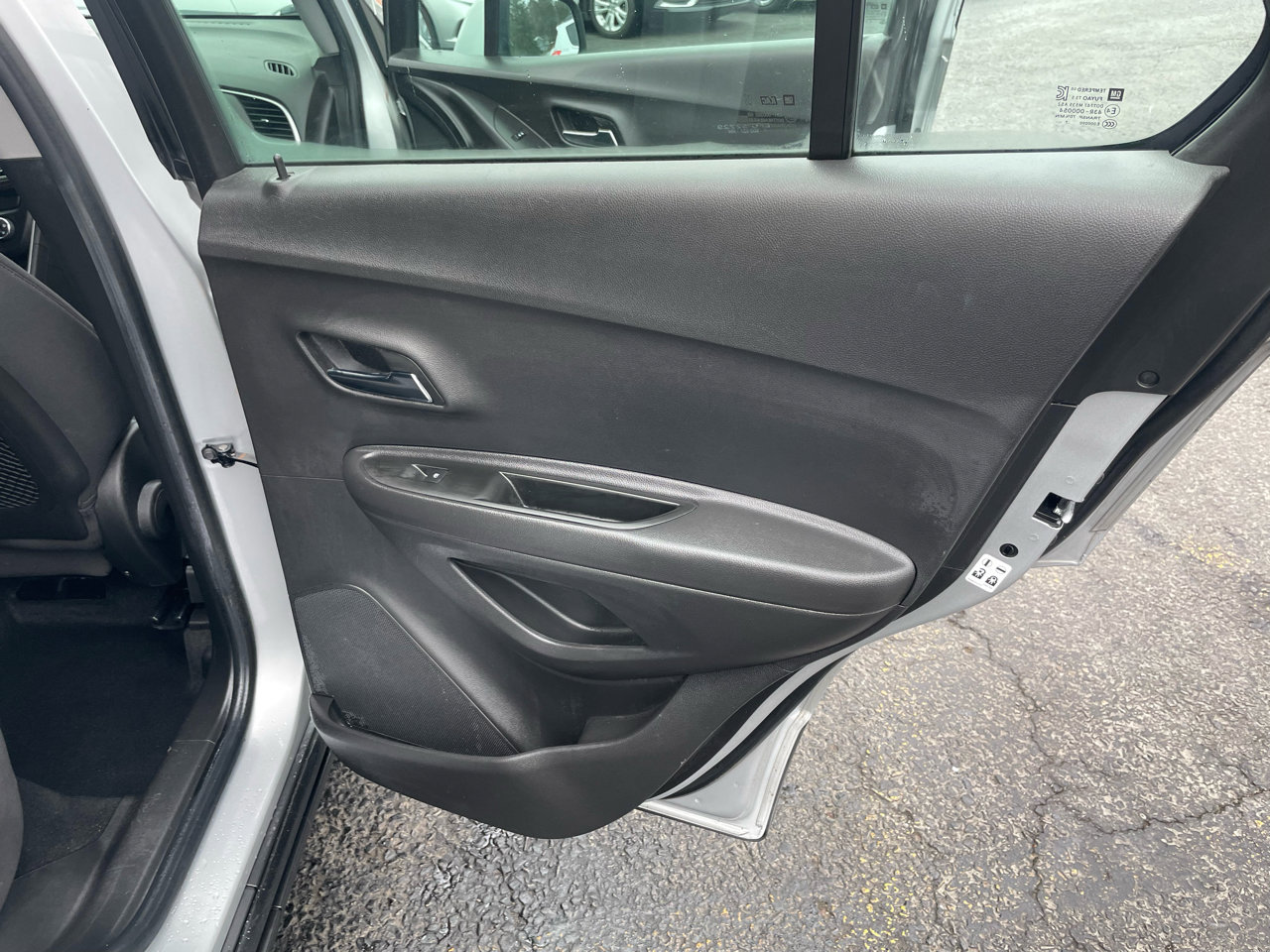 Used 2018 Chevrolet Trax LS AWD/4WD image 32