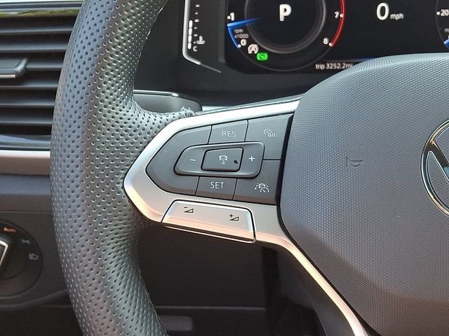Used 2022 Volkswagen Atlas Cross Sport SEL R-Line AWD/4WD image 24