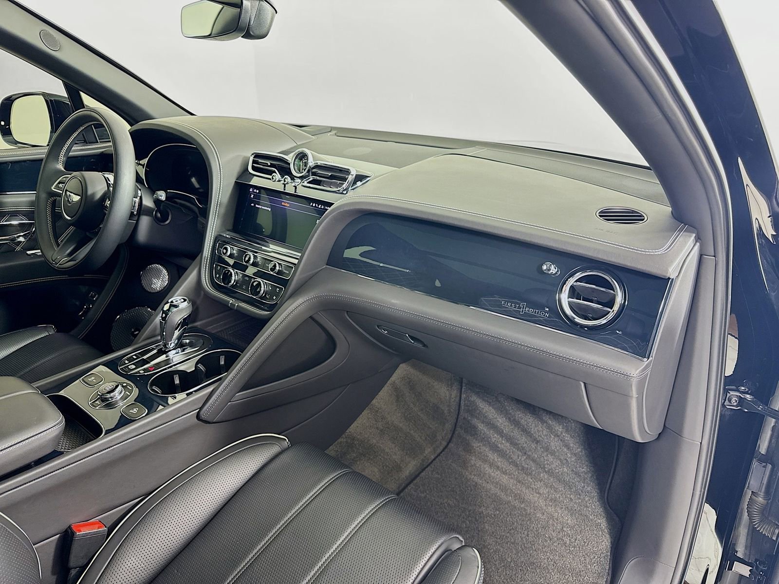 Used 2021 Bentley Bentayga AWD/4WD image 29