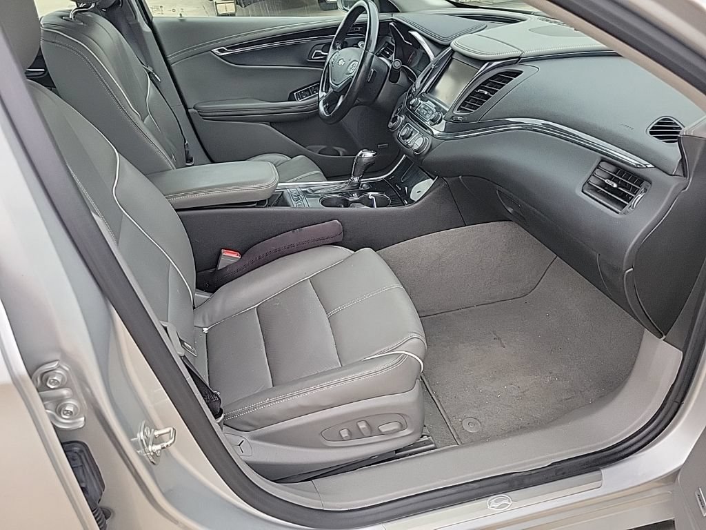 Used 2016 Chevrolet Impala LTZ w/ Enhanced Convenience Package FWD image 11