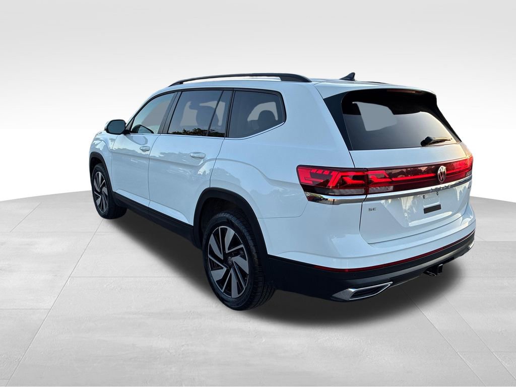 Used 2024 Volkswagen Atlas SE AWD/4WD image 3