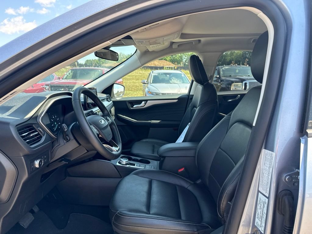 Used 2022 Ford Escape SEL w/ Equipment Group 302A AWD/4WD image 16